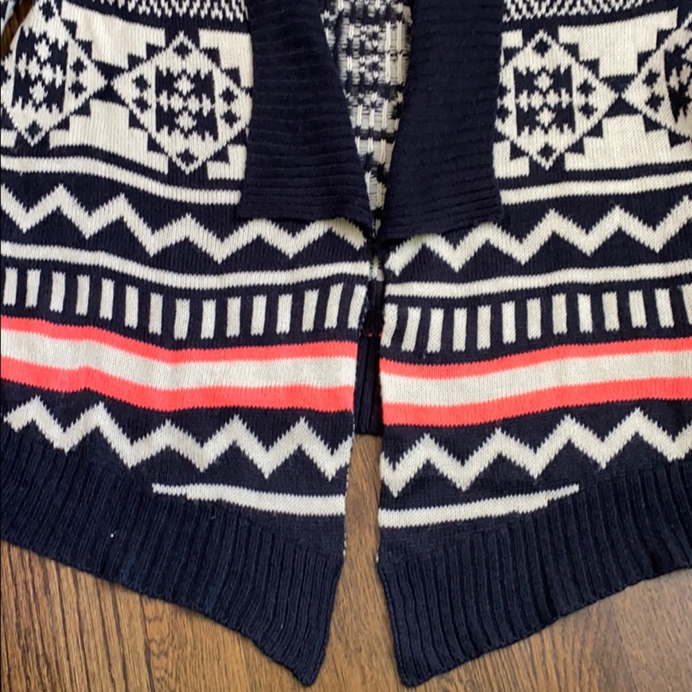 Sweater - Picture 2 of 6